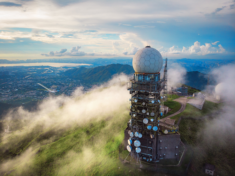 大帽山天気雷達站（Tai Mo Shan Weather Radar Station）の近影空撮